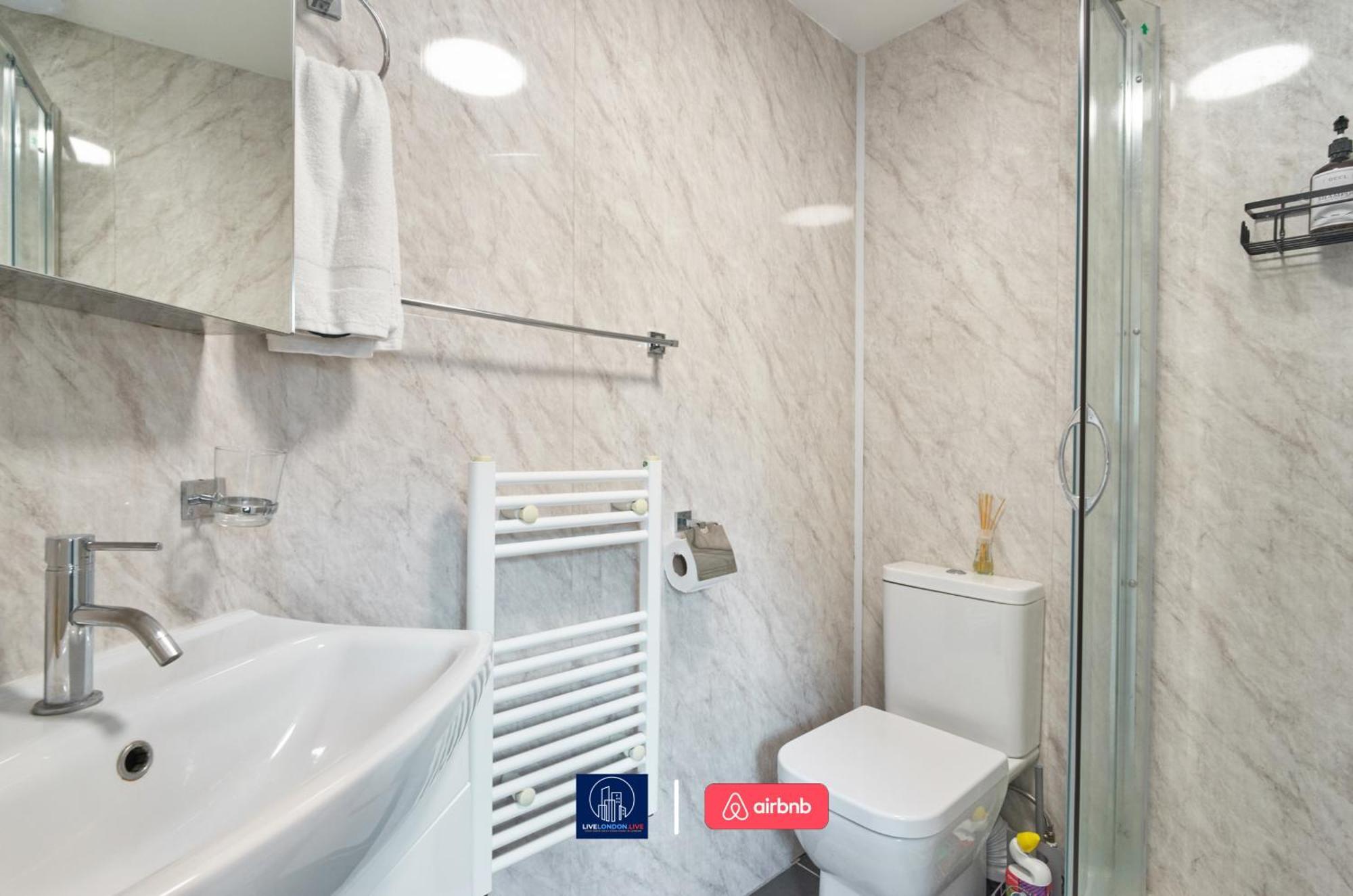 Last-Minute Specials L Sleeps Up To 4 Guests L One-Bedroom Apartment With King Bed And High Ceilings Near Camden By Live London Short Lets & Serviced Accommodation Ngoại thất bức ảnh