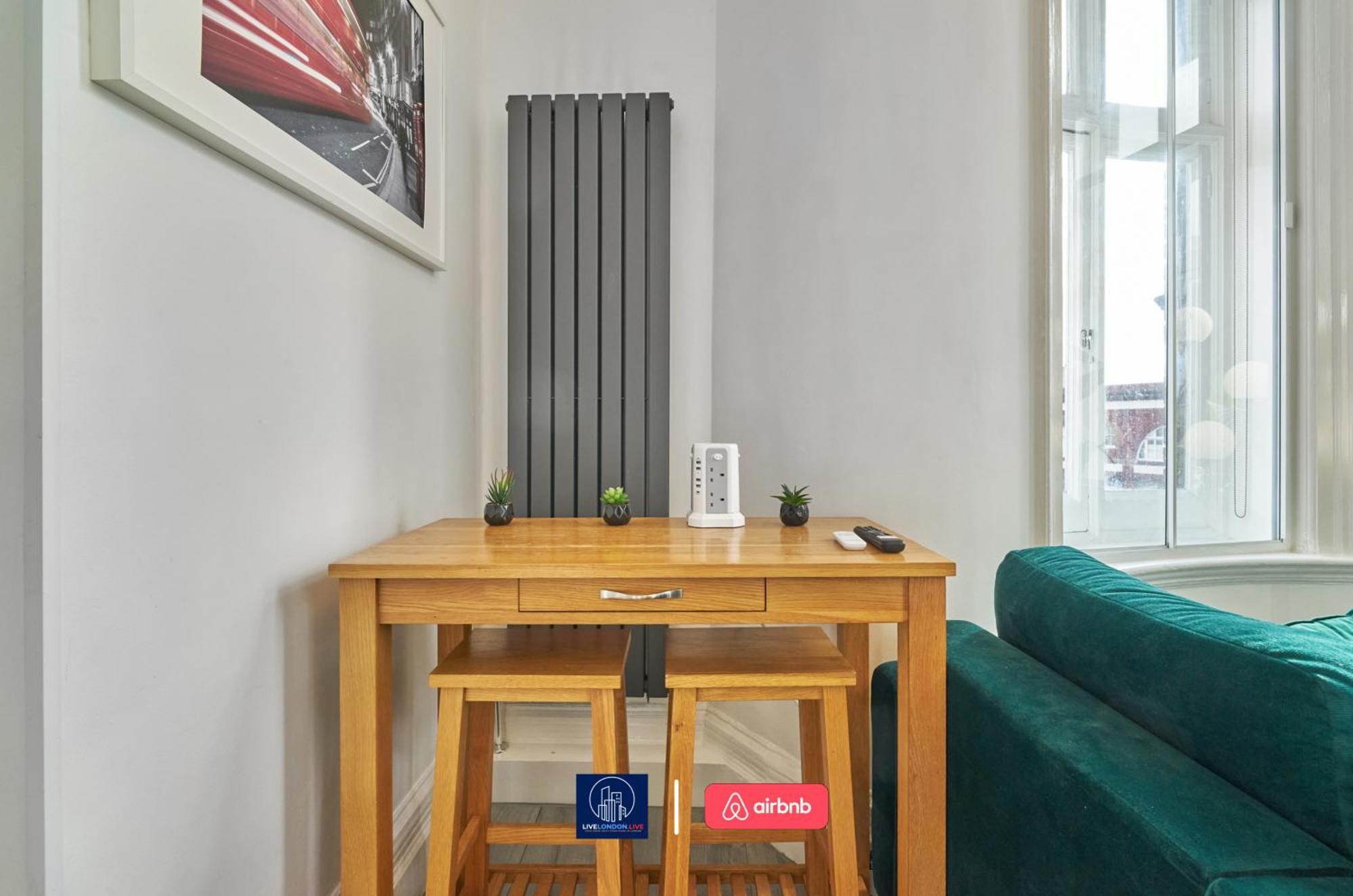 Last-Minute Specials L Sleeps Up To 4 Guests L One-Bedroom Apartment With King Bed And High Ceilings Near Camden By Live London Short Lets & Serviced Accommodation Ngoại thất bức ảnh